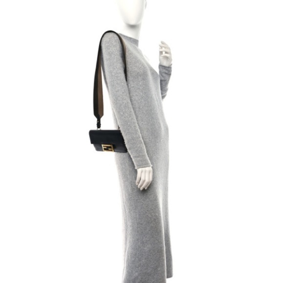 FENDI 
Vitello King Mini Flat Baguette Black - Picture 3 of 14